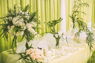 暖心灯光森系婚礼 绿意与光影的浪漫交响